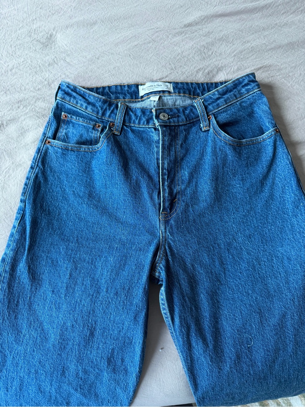 Abercrombie & Fitch Relaxed Fit Blue Denim Jeans - Picture 4 of 5